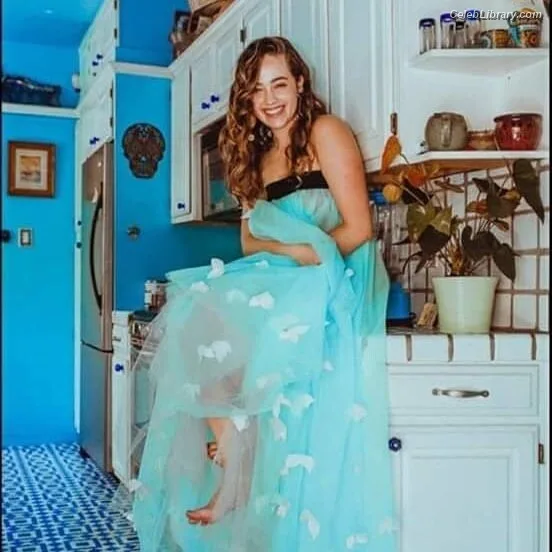 Mary Mouser photo 5 of 121