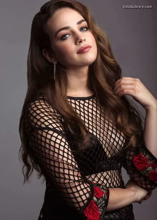 Mary Mouser photo 15 of 121