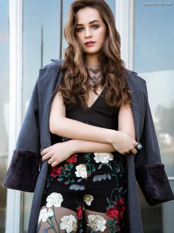 Mary Mouser photo 23 of 121