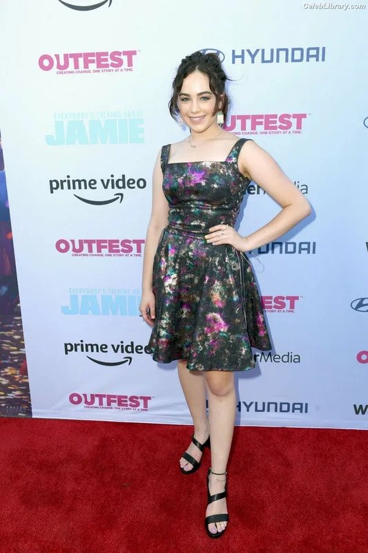 Mary Mouser photo 12 of 121