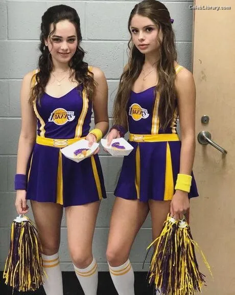 Mary Mouser photo 19 of 121