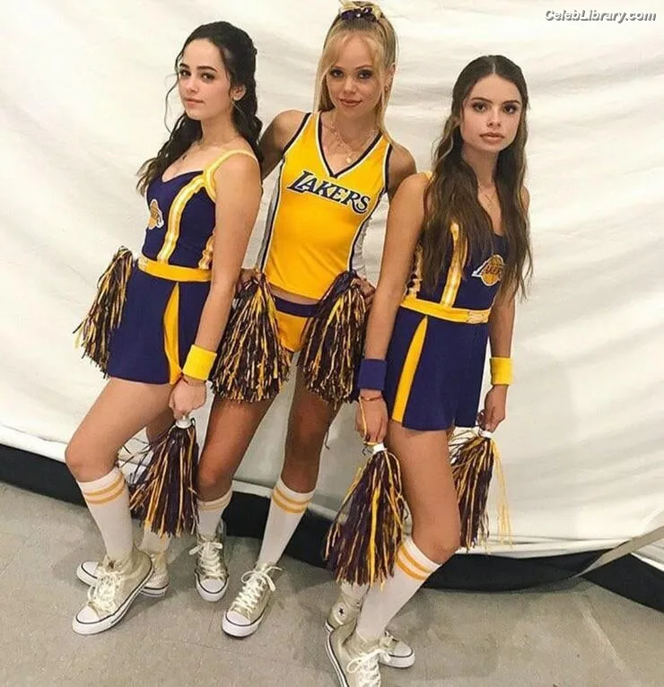 Mary Mouser photo 21 of 121
