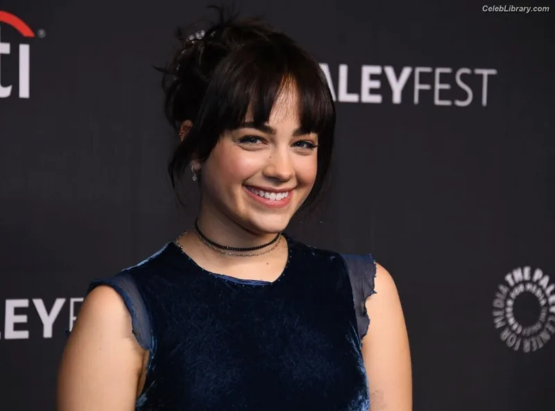 Mary Mouser photo 22 of 121
