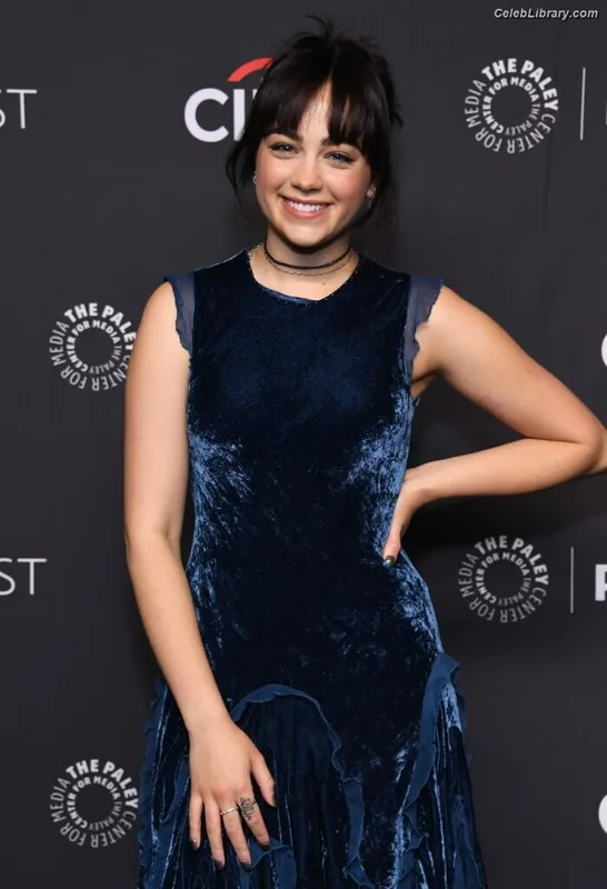 Mary Mouser photo 1 of 121