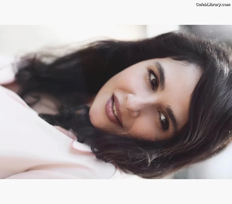 Maryam Hassouni photo 6 of 55
