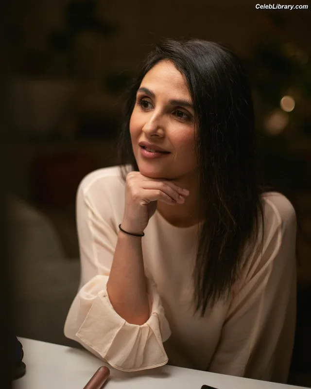 Maryam Hassouni photo 17 of 55