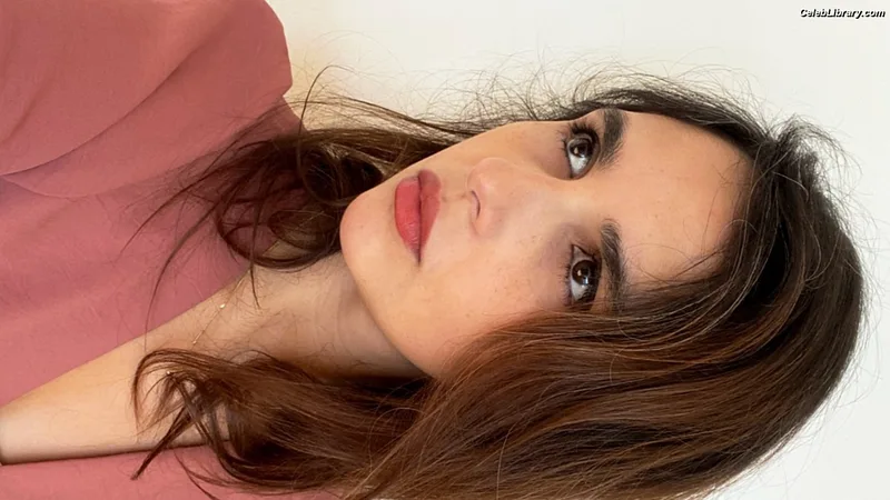 Maryam Hassouni photo 22 of 55