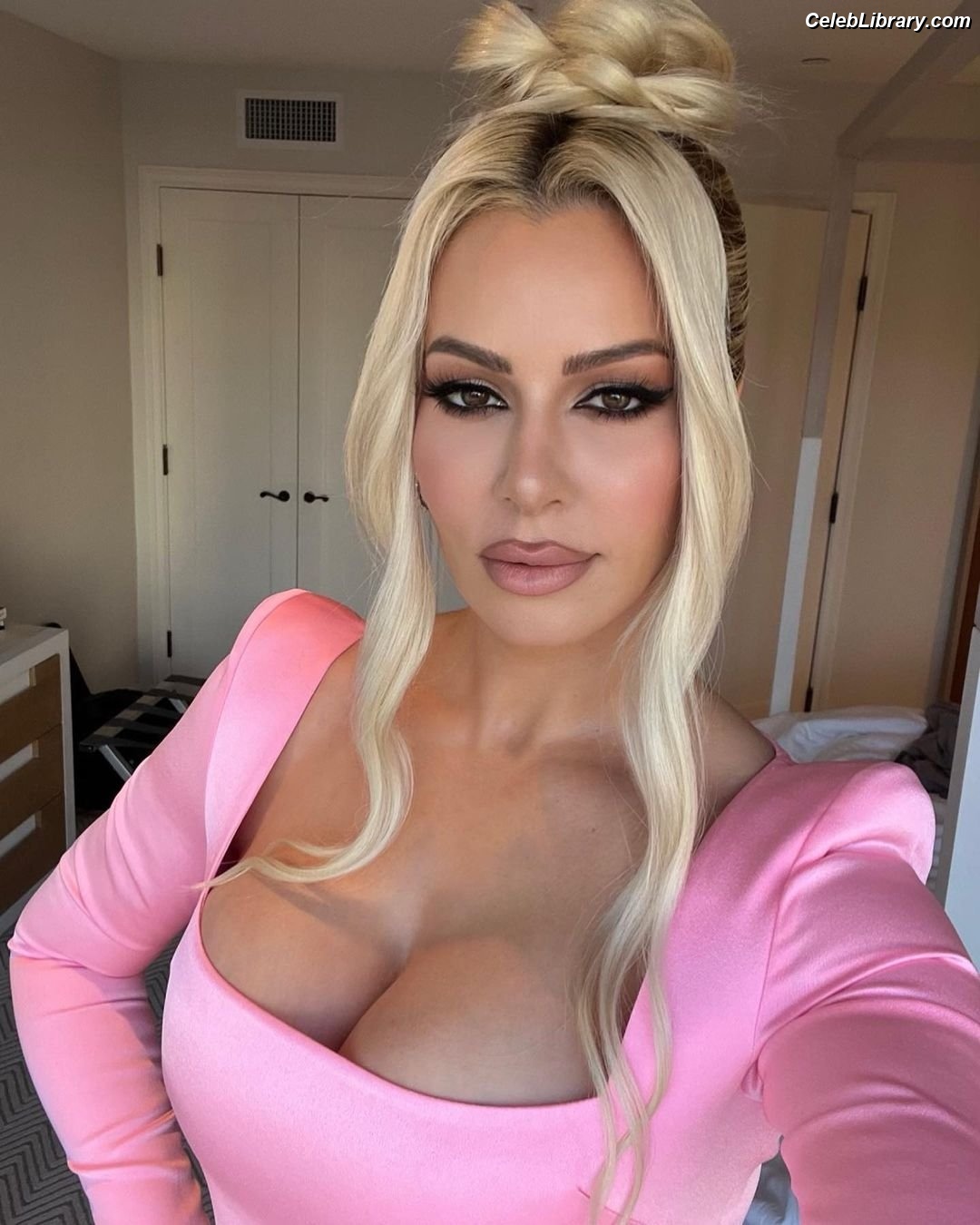 Maryse photo 24 of 1532