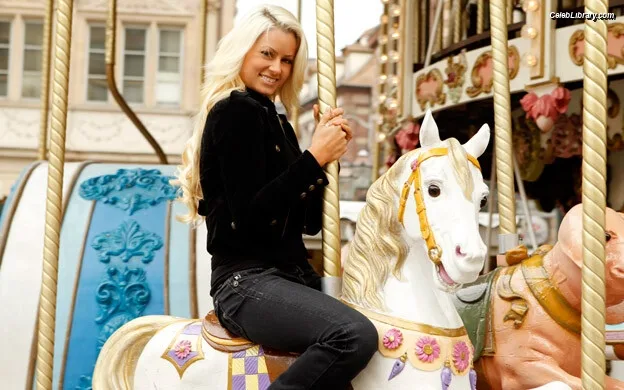 Maryse photo 18 of 1532