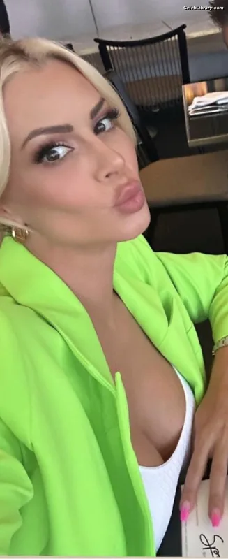 Maryse photo 11 of 1532