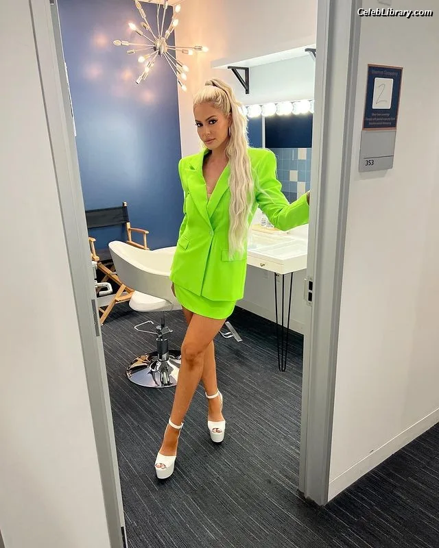 Maryse photo 18 of 1532