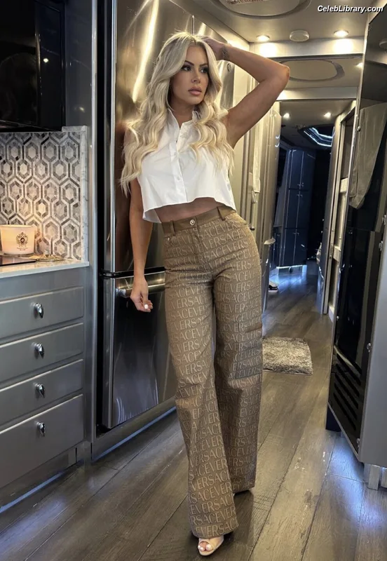 Maryse photo 10 of 1532