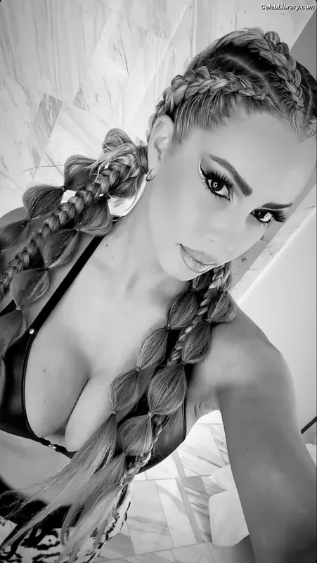 Maryse photo 21 of 1532