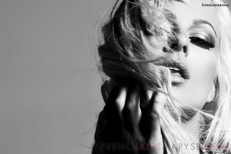 Maryse photo 17 of 1532