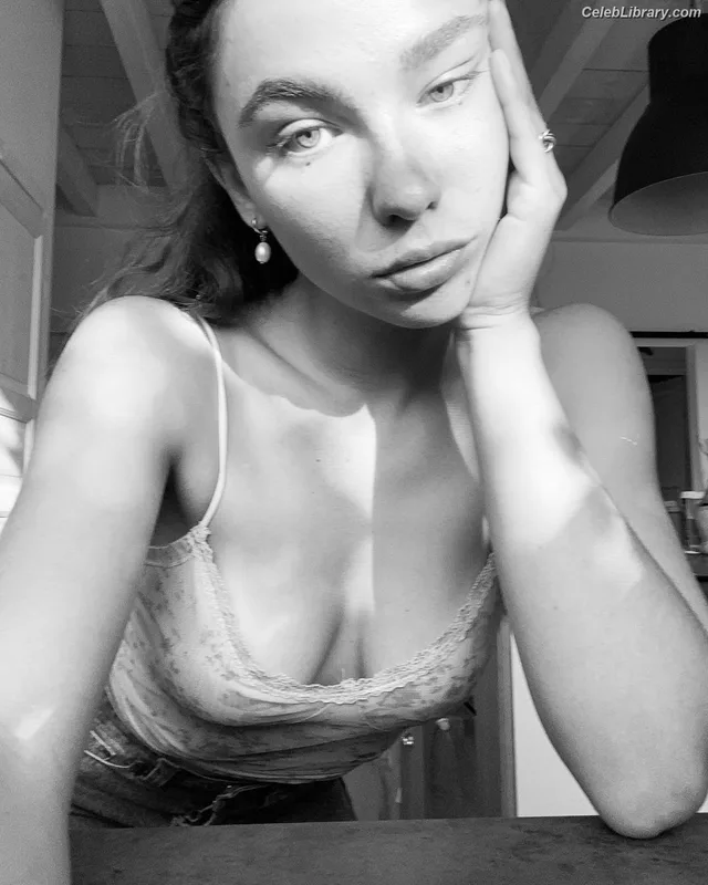 Matilda De Angelis photo 2 of 101