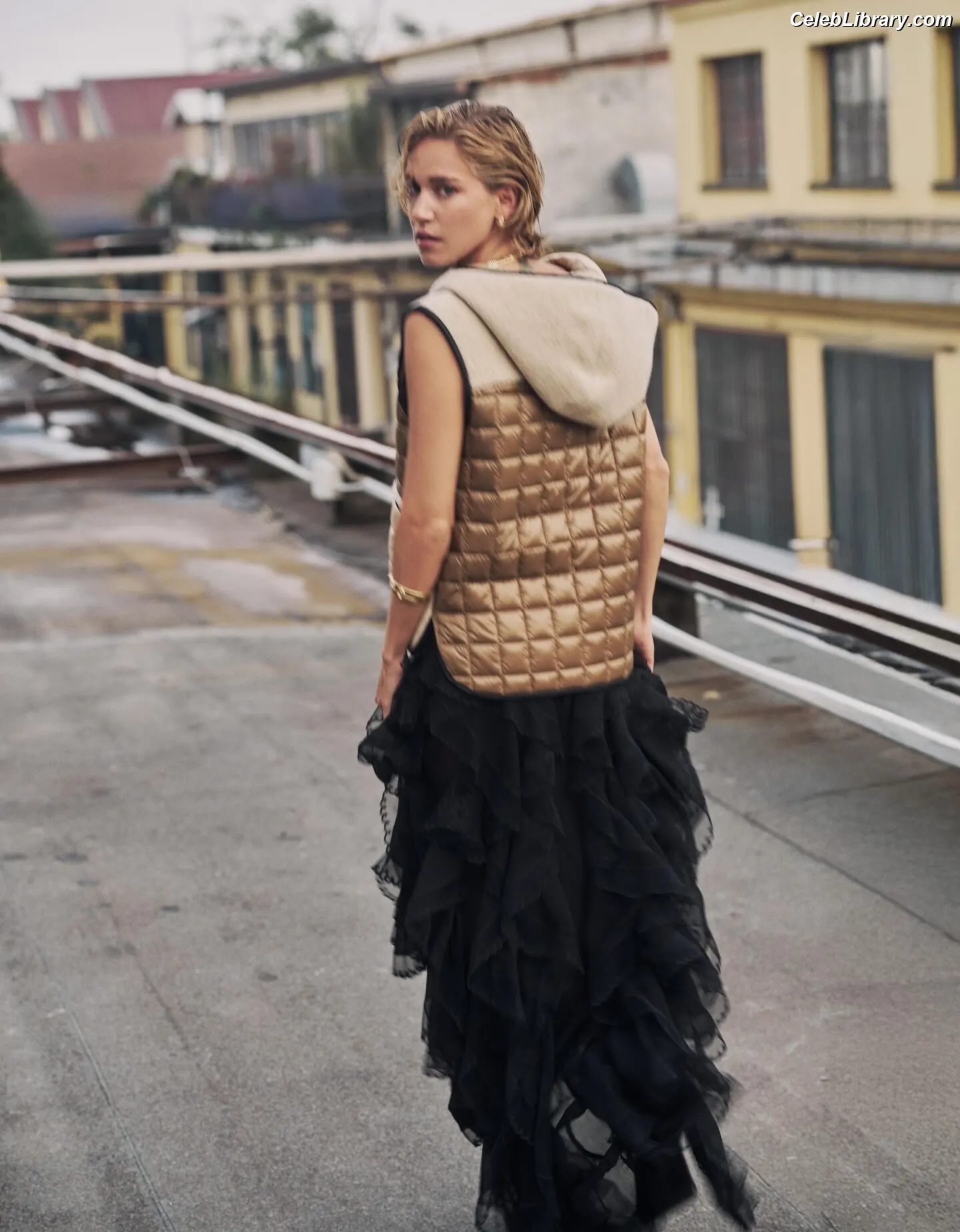 Matilda Lutz photo 10 of 28