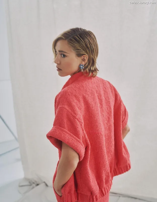 Matilda Lutz photo 5 of 29