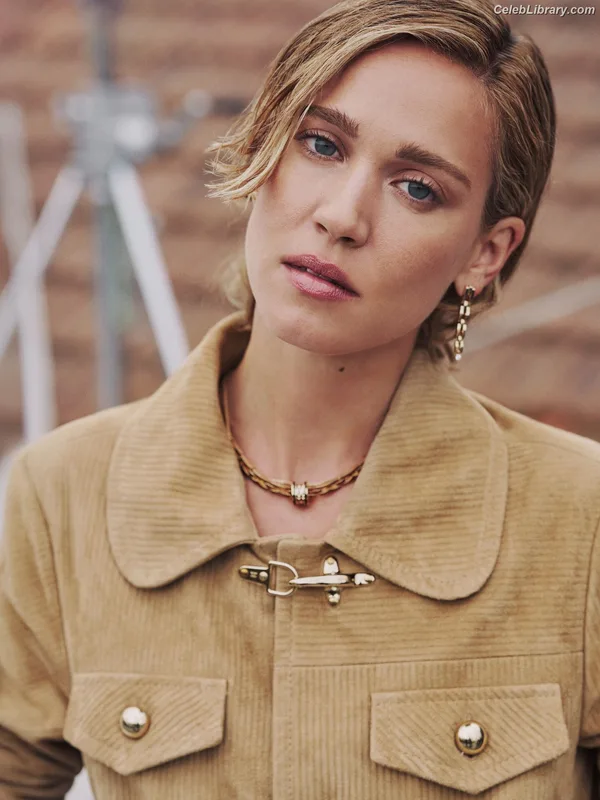 Matilda Lutz photo 9 of 29