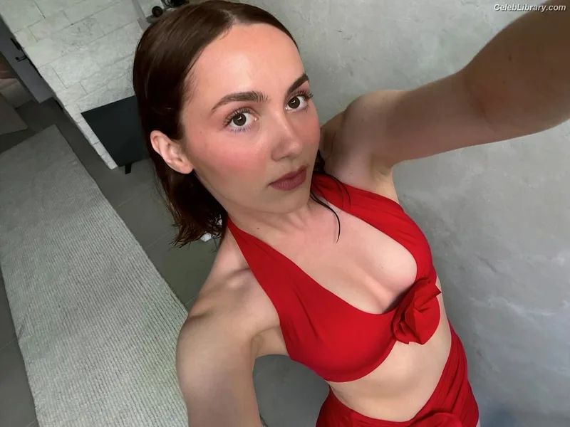 Maude Apatow photo 13 of 243