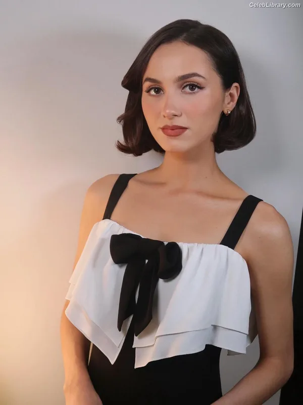 Maude Apatow photo 16 of 243