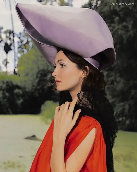 Maude Apatow photo 8 of 243