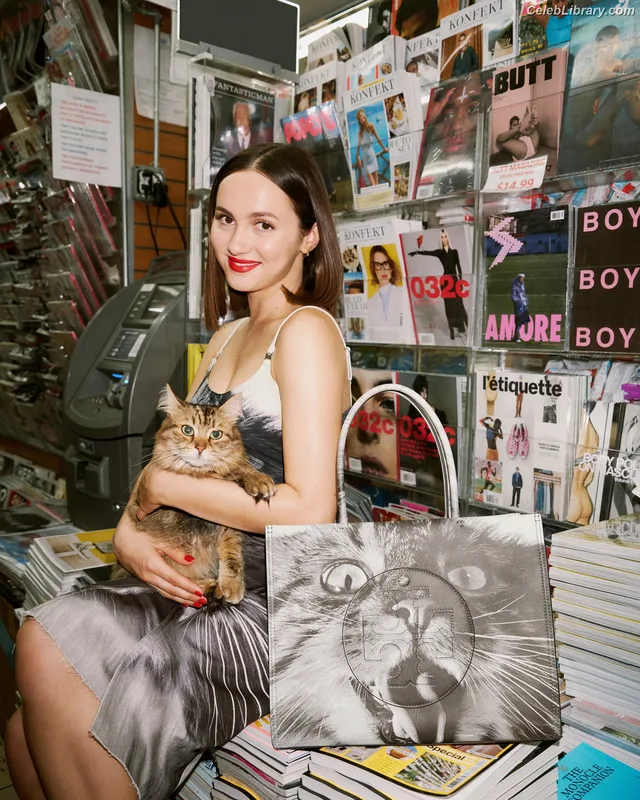 Maude Apatow photo 14 of 243