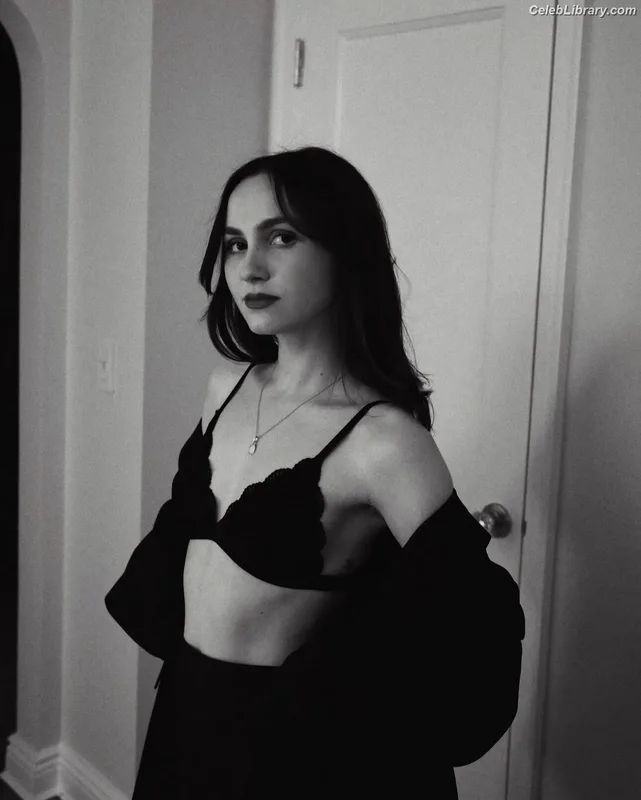 Maude Apatow photo 6 of 243