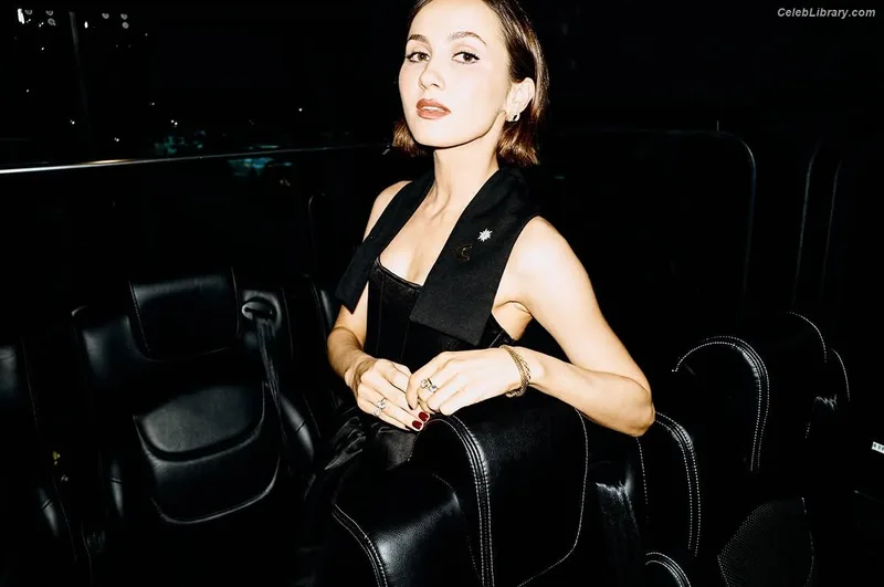 Maude Apatow photo 19 of 243