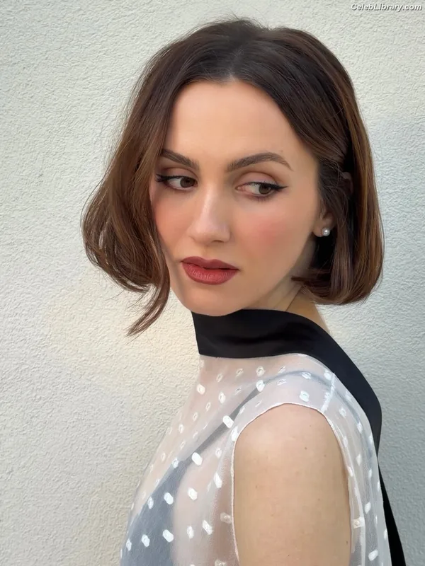 Maude Apatow photo 9 of 243