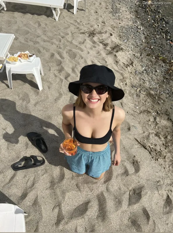 Maude Apatow photo 21 of 243