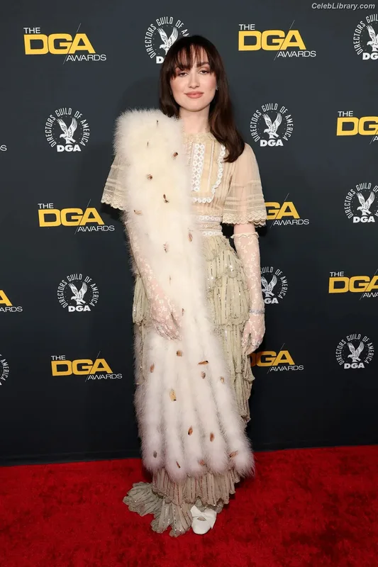 Maude Apatow photo 11 of 243