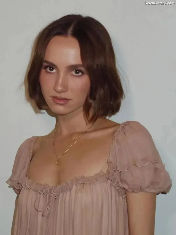 Maude Apatow photo 22 of 243