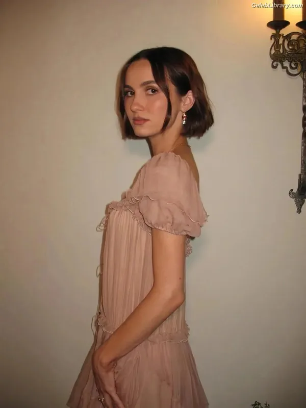 Maude Apatow photo 2 of 243