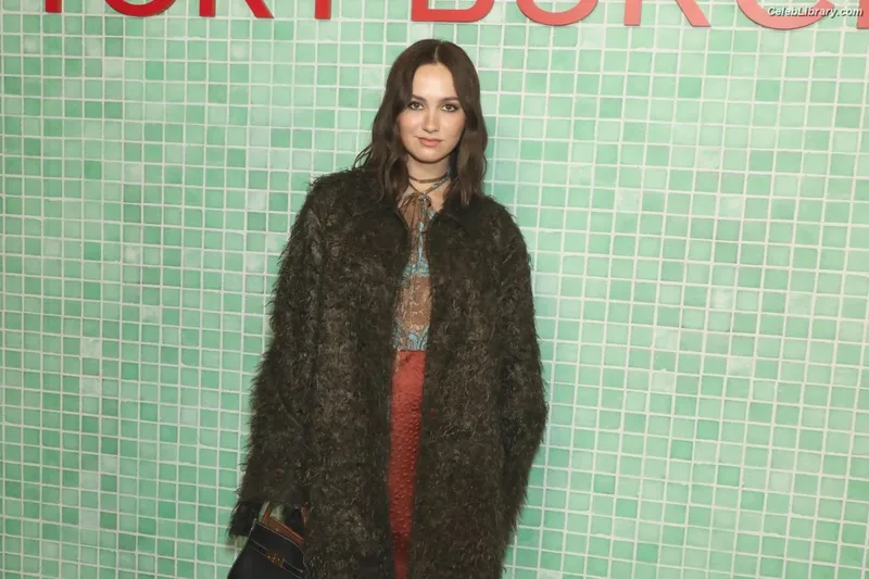 Maude Apatow photo 16 of 243