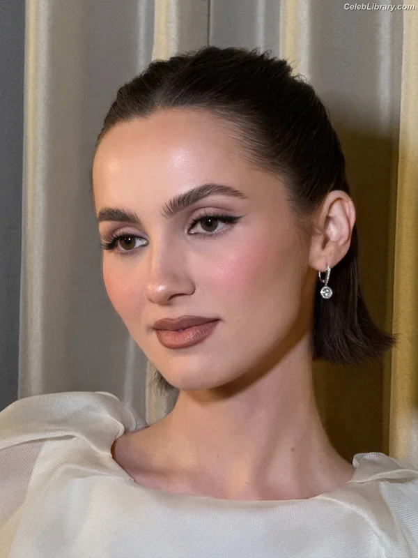 Maude Apatow photo 22 of 243