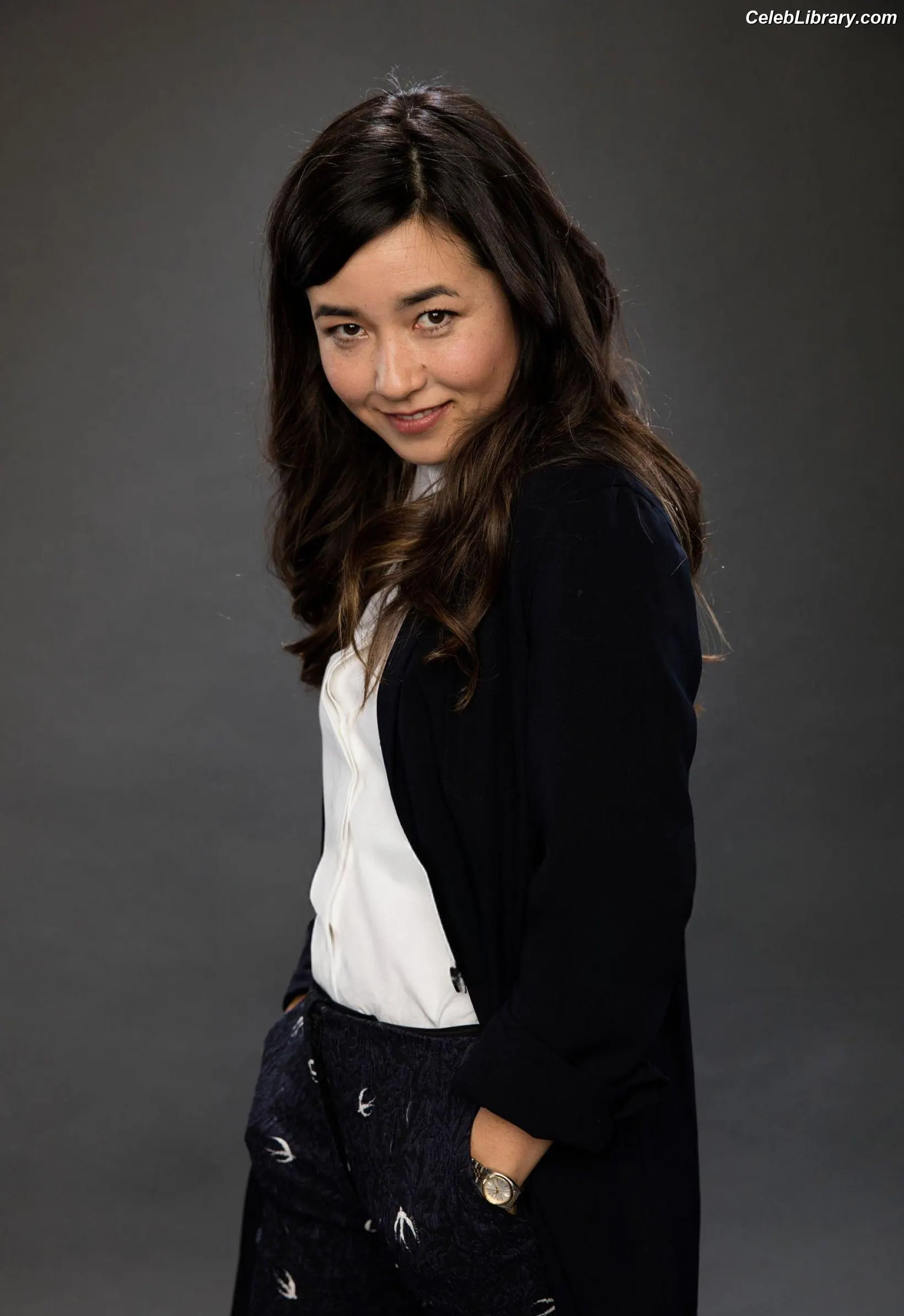 Maya Erskine photo 2 of 28