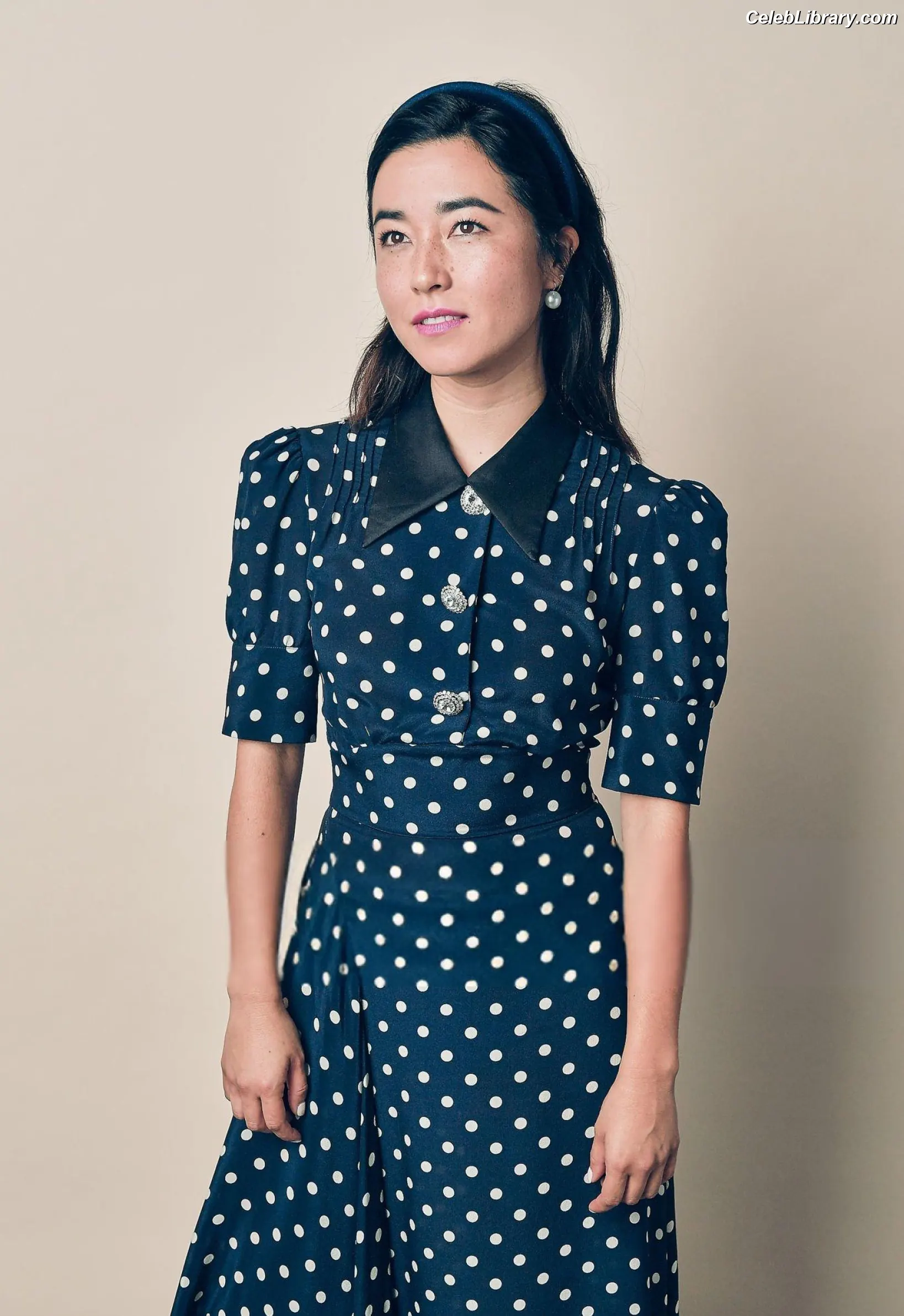 Maya Erskine photo 7 of 28