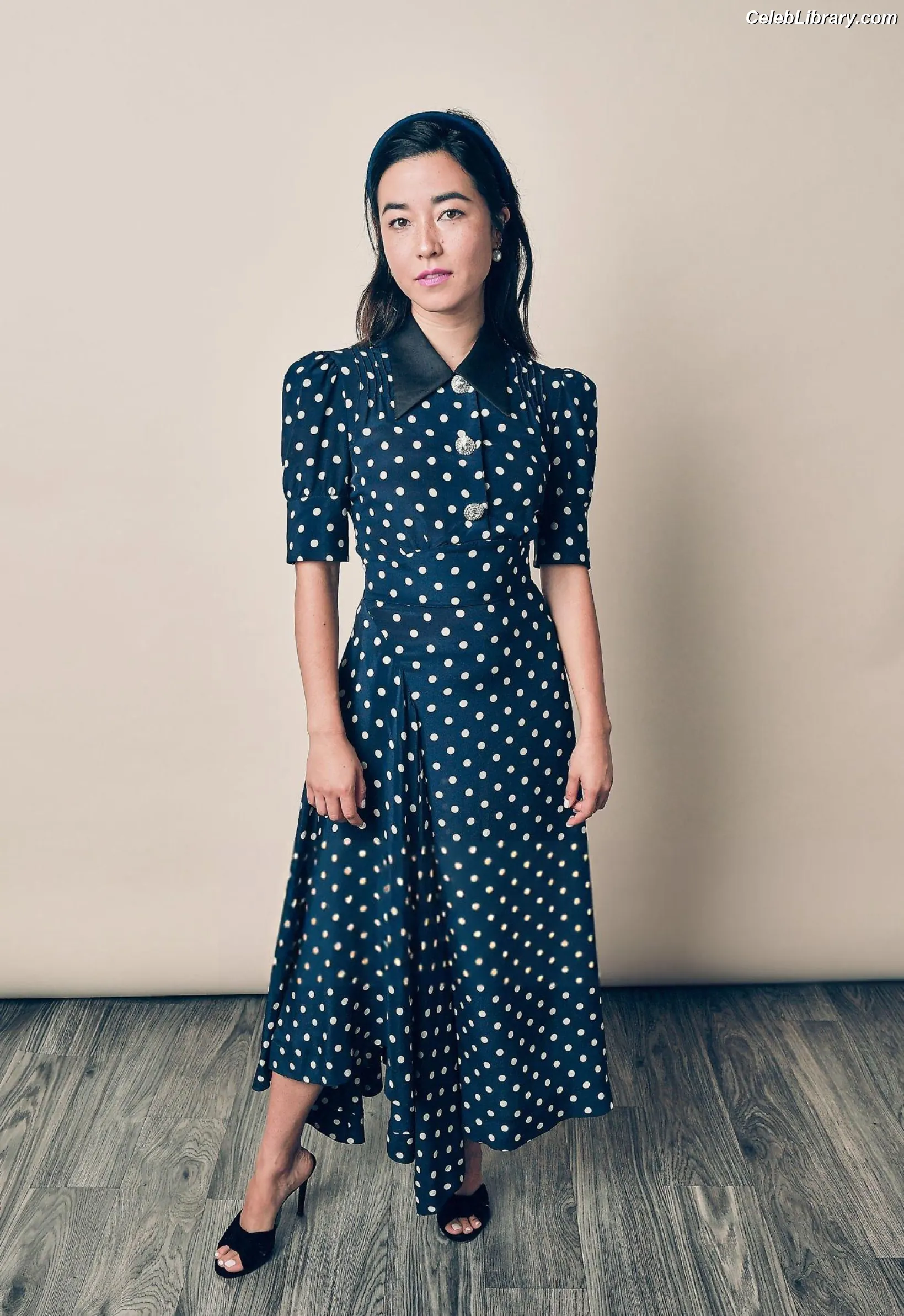 Maya Erskine photo 10 of 28
