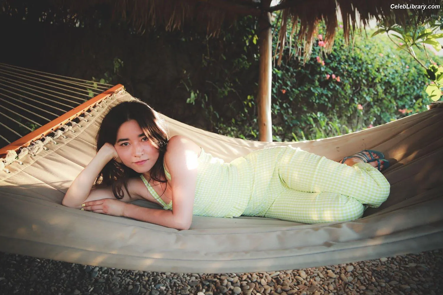 Maya Erskine photo 17 of 28
