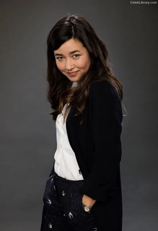 Maya Erskine photo 2 of 29