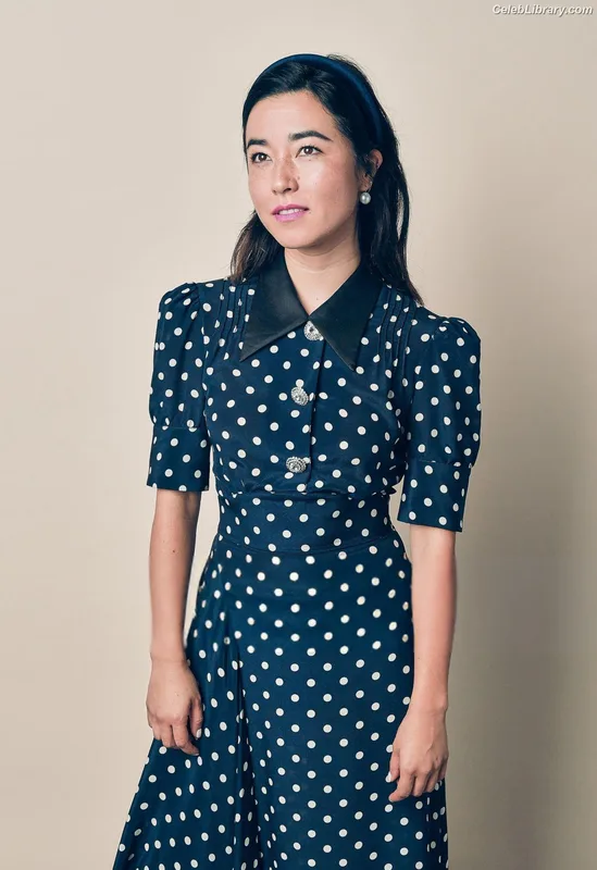 Maya Erskine photo 7 of 29