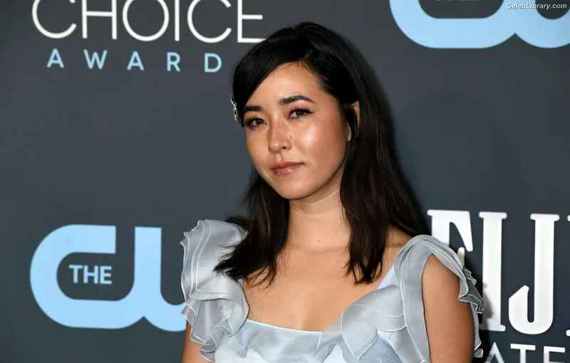 Maya Erskine photo 9 of 29