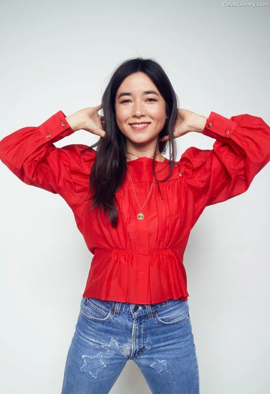 Maya Erskine photo 12 of 29