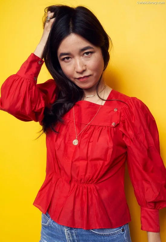 Maya Erskine photo 13 of 29