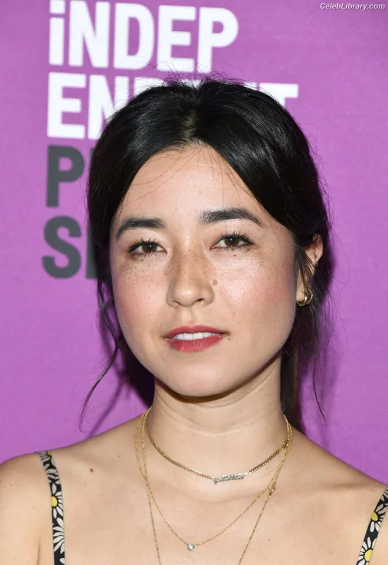 Maya Erskine photo 15 of 29
