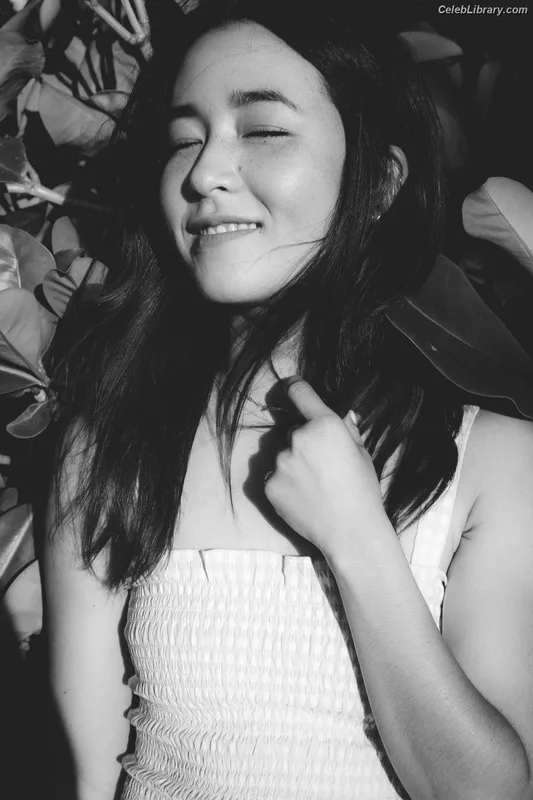 Maya Erskine photo 16 of 29