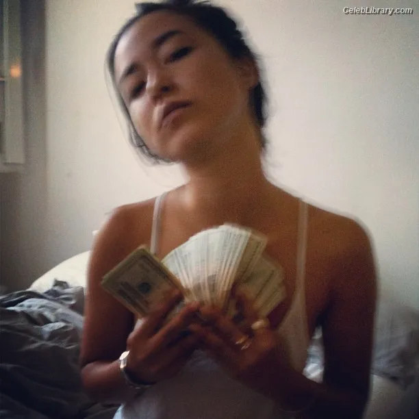 Maya Erskine photo 18 of 29