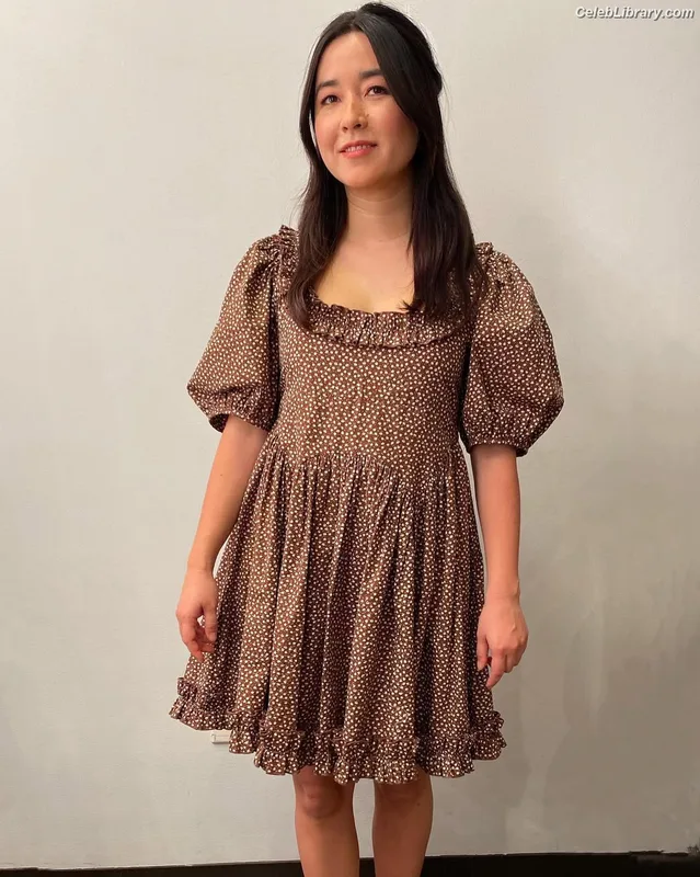 Maya Erskine photo 20 of 29