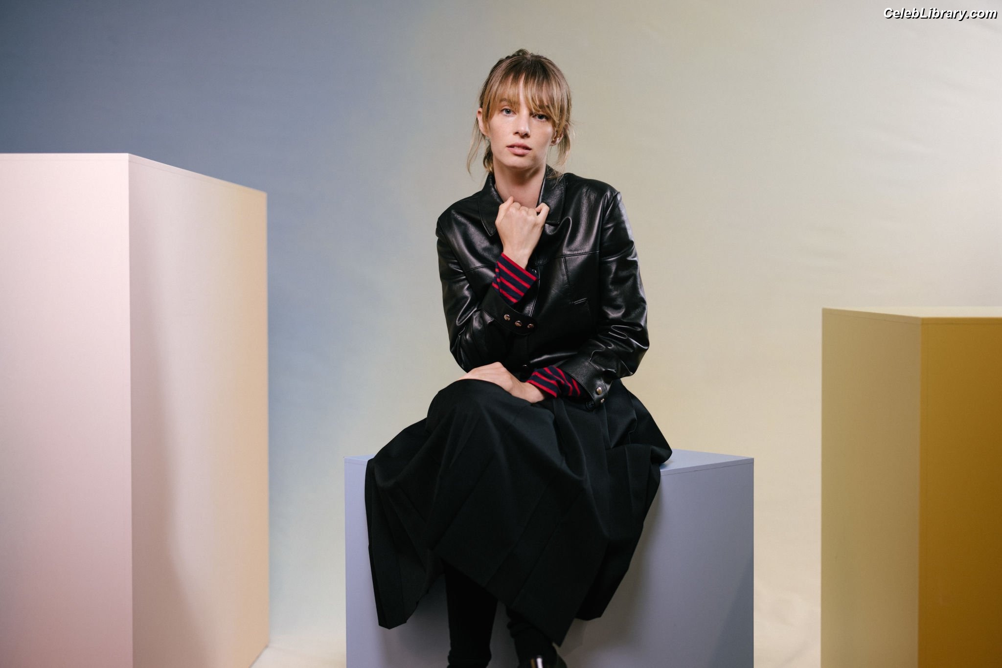 Maya Hawke photo 12 of 851