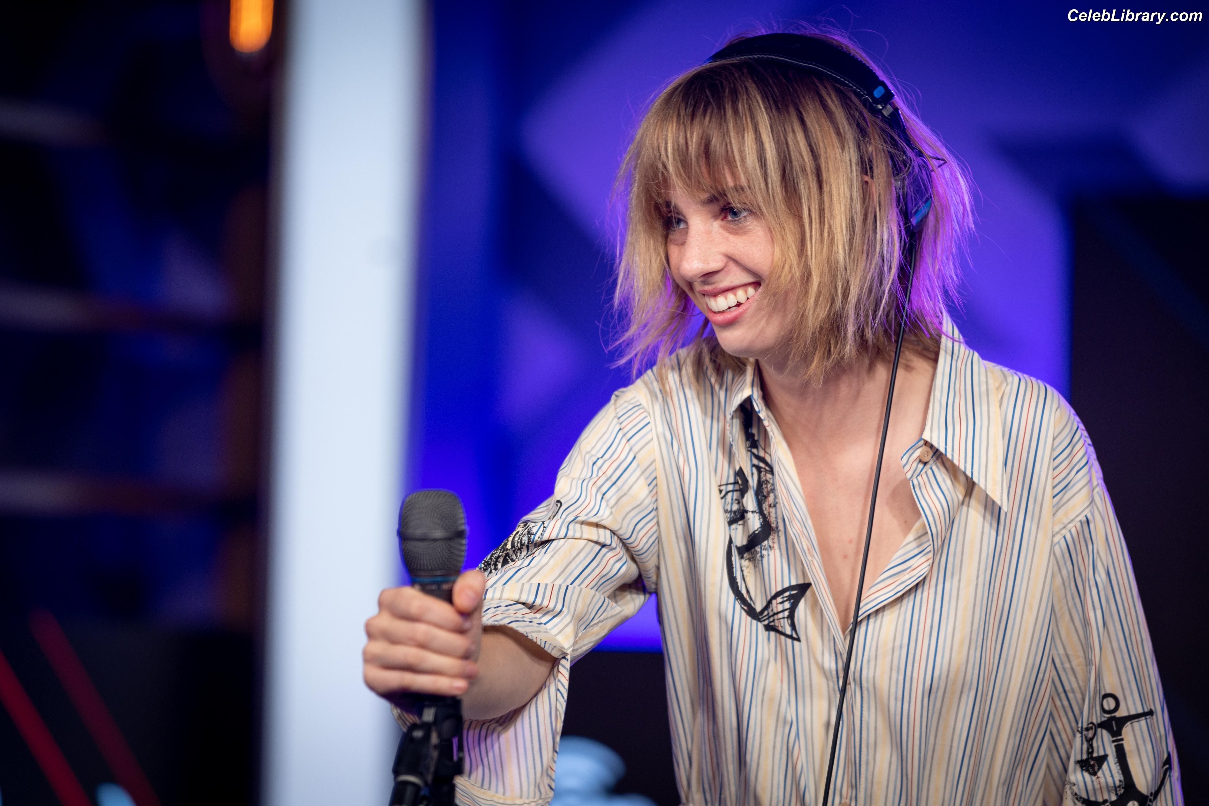 Maya Hawke photo 16 of 851